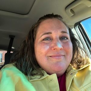 Meet your Posher, Lora